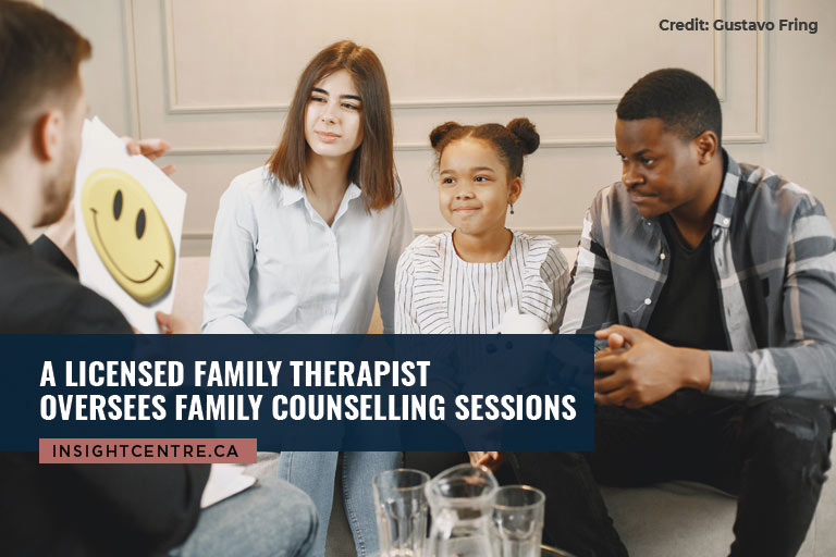 A licensed family therapist oversees family counselling sessions